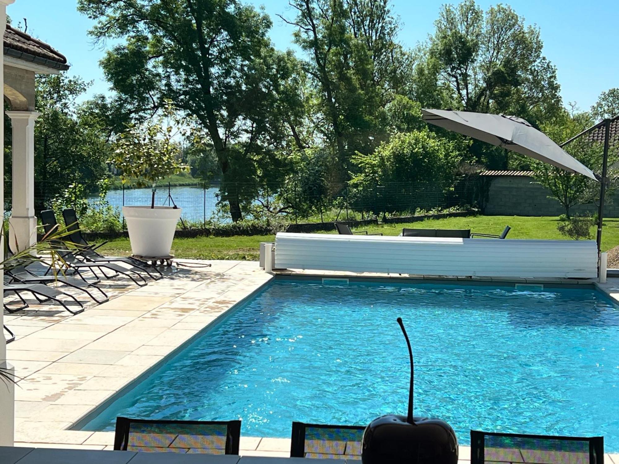 Chez Saliha Et Serge Lamarche-Sur-Saone Buitenkant foto